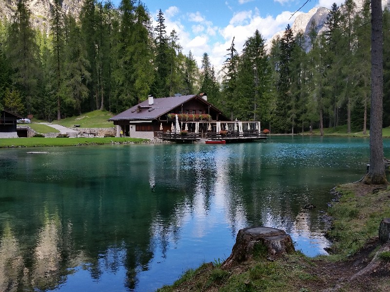 Lago Ghedina coi bambini, a Cortina tra boschi e paesaggi da fiaba