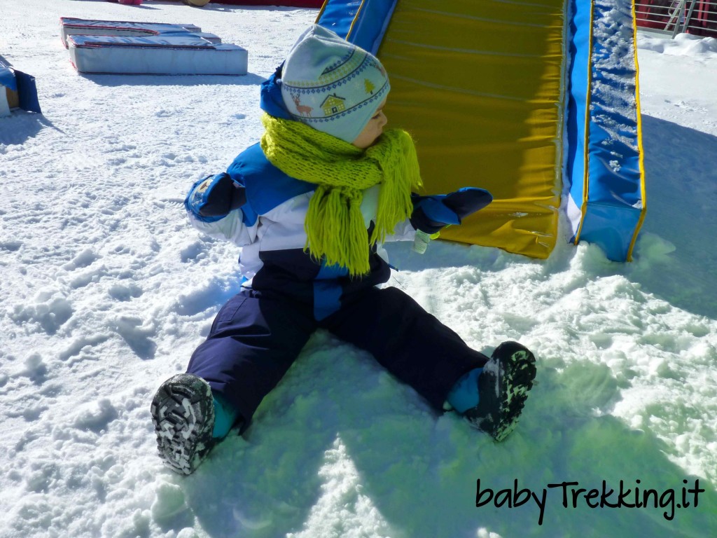 Isolaccia, bambini felici sulla neve