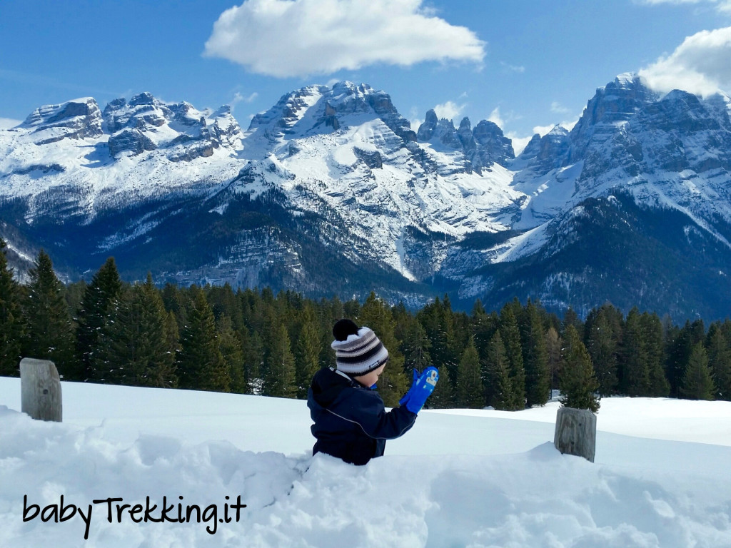 Verso Malga Ritorto coi bambini, al cospetto delle Dolomiti di Brenta