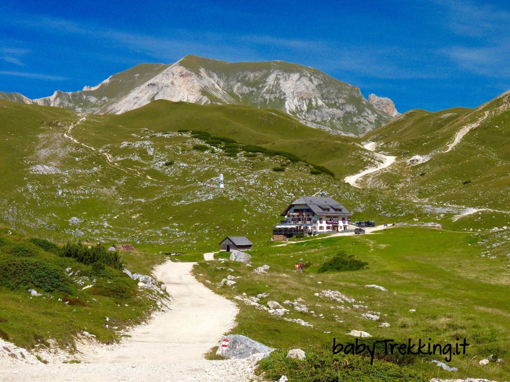 Coi bambini al Rifugio Sennes, nel Parco naturale Fanes - Sennes - Braies