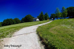 Escursioni a Comano coi bambini: al Rifugio Don Zio col passeggino