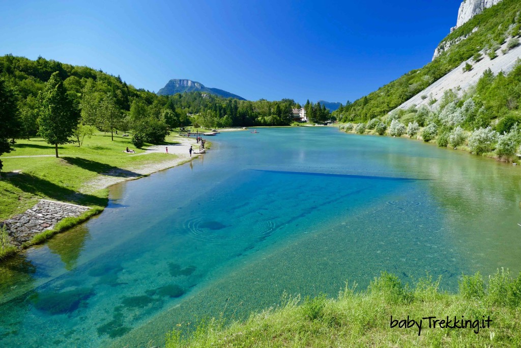 Coi bambini a Comano: il lago di Nembia, trasparente meraviglia