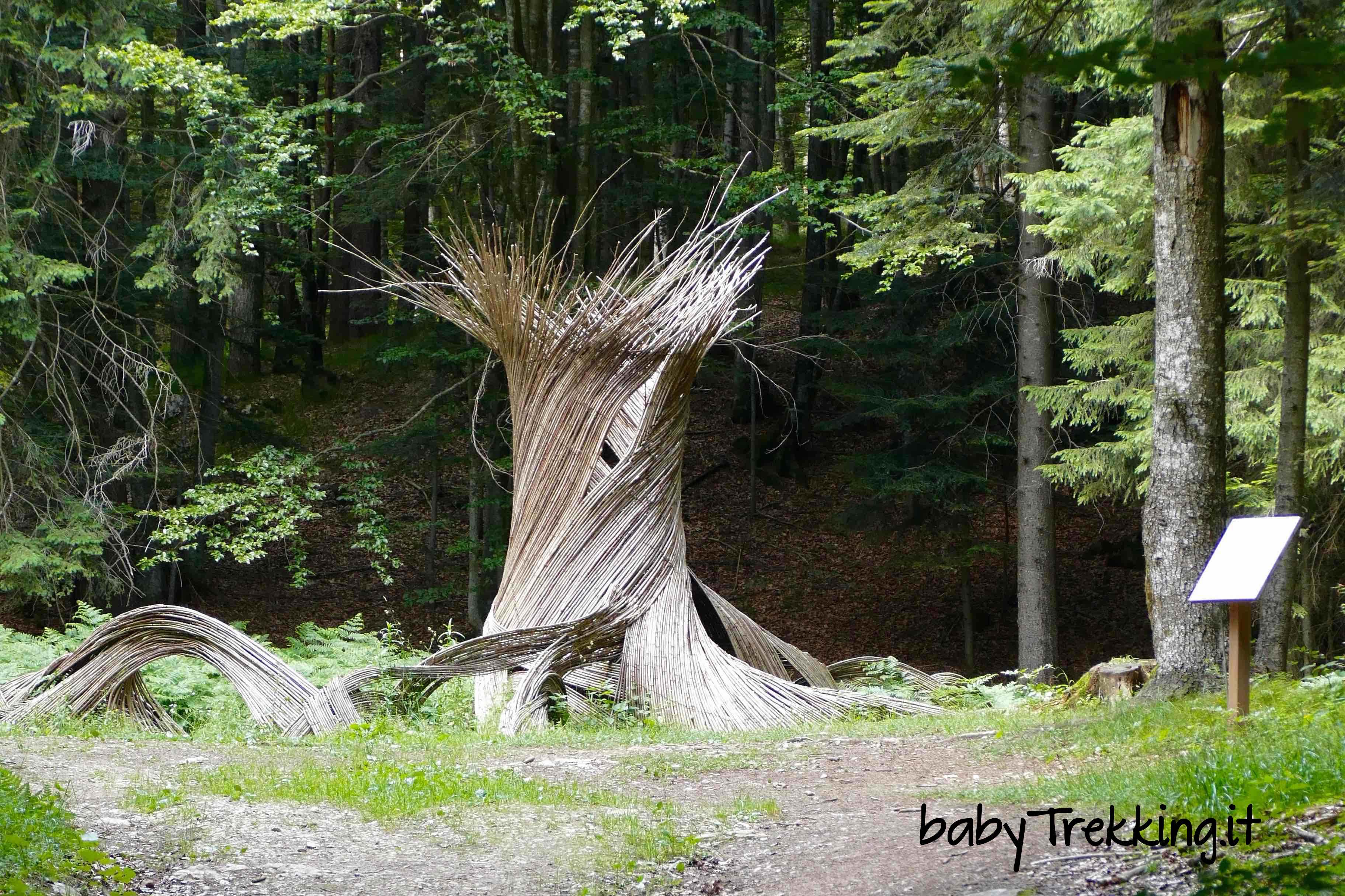 Il Respiro degli Alberi a Lavarone, col passeggino tra le opere d'arte