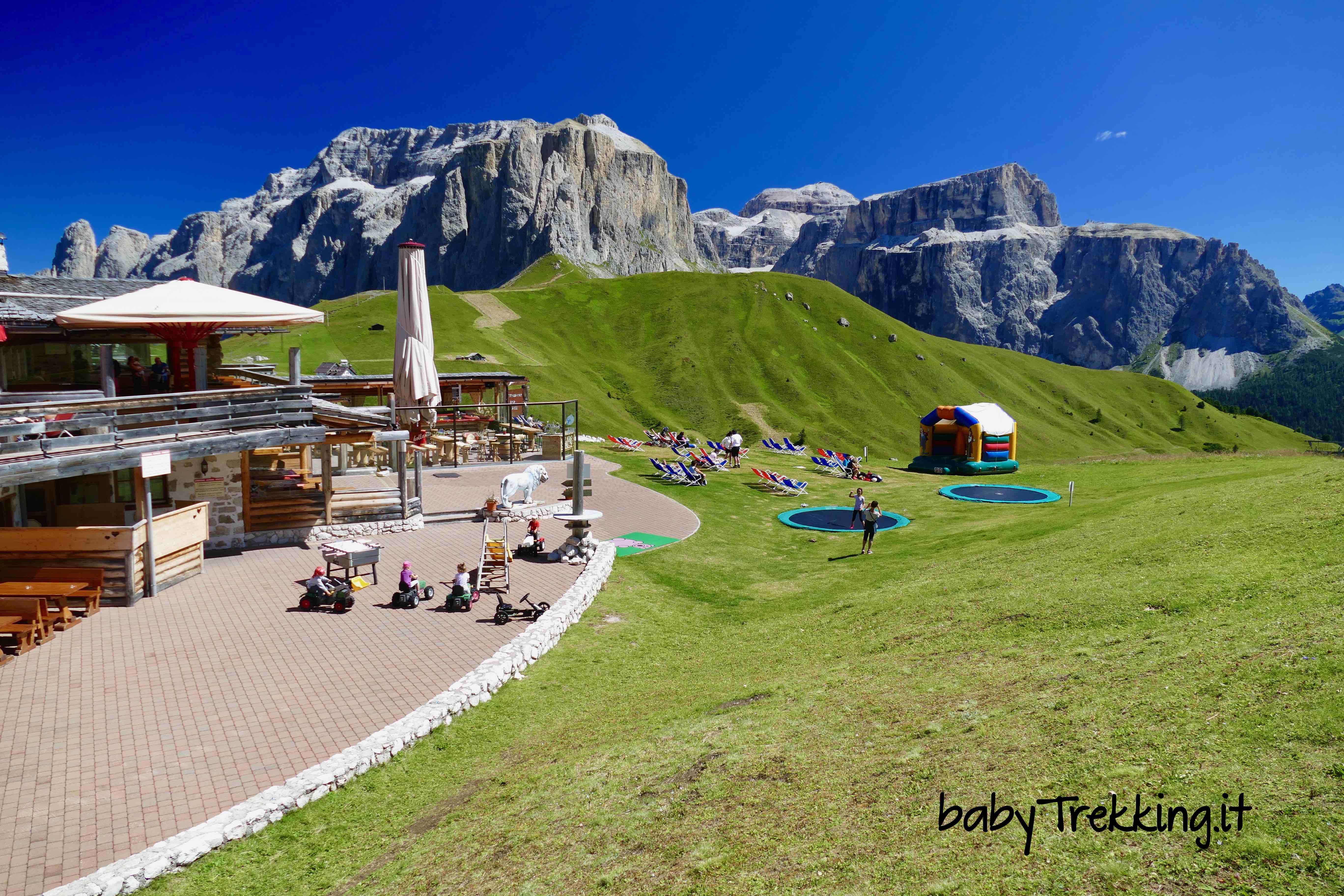 Da Passo Sella al Rifugio Friedrich August, col passeggino tra stupendi panorami