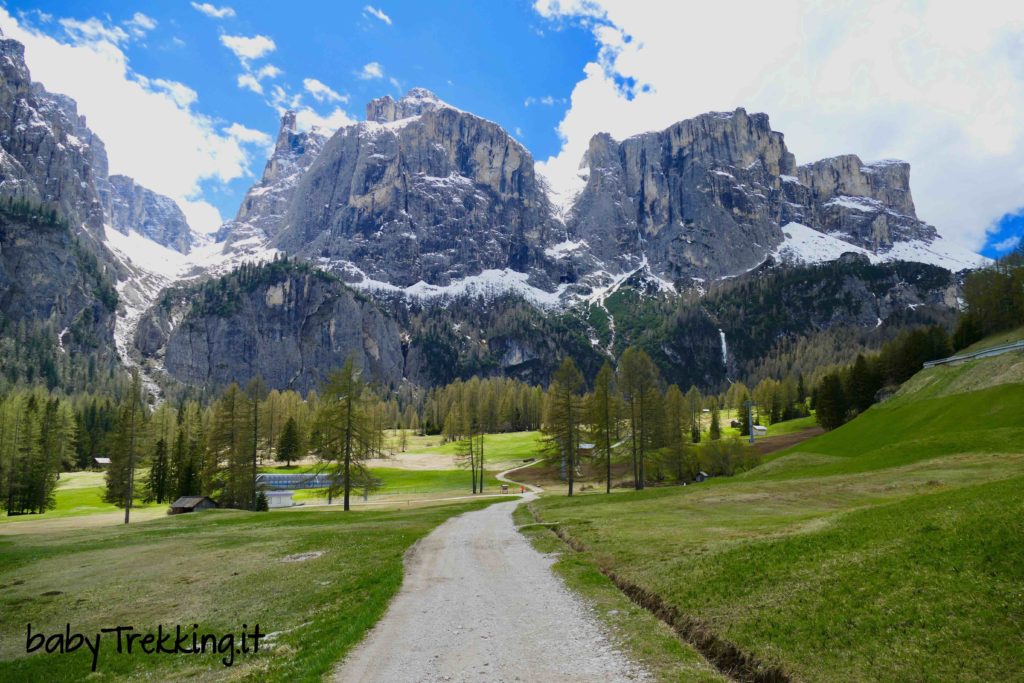 Da Colfosco alle cascate del Pisciadù: col passeggino sotto alle pareti del Sella