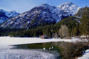 Val Pusteria per famiglie: con le ciaspole al lago di Dobbiaco