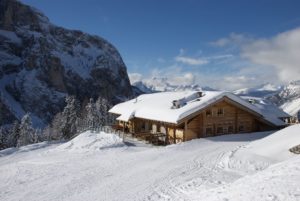 Alleghe, una perfetta vacanza invernale per famiglie sulle Dolomiti
