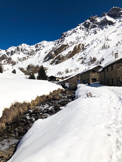 Al villaggio di Case di Viso, con bimbi e cani a Ponte di Legno