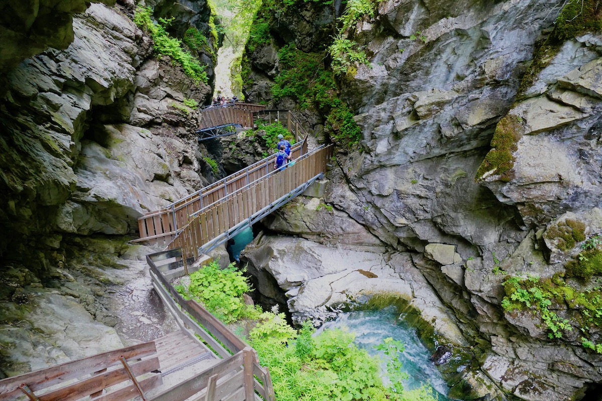 Cascate di Stanghe, coi bambini tra canyon e ponti sospesi | BabyTrekking